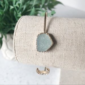 🌿Bracelet Gold Tone Light Blue Gemstone Moon